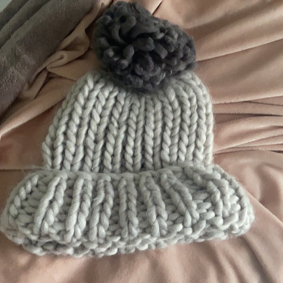 Barnes and Noble Knitted Cap - Picture 4 of 4